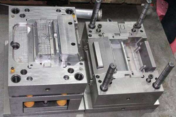 塑料模具加工一般能達到的精度是多少啊