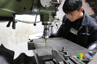 【決勝2020 鄉(xiāng)村振興看河南】馮莊:工廠開在家里 產(chǎn)品賣向全球